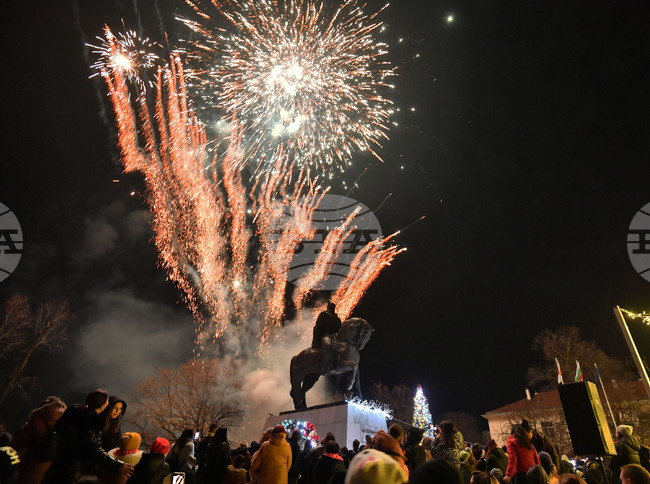 Исперих - Коледна елха - светлини