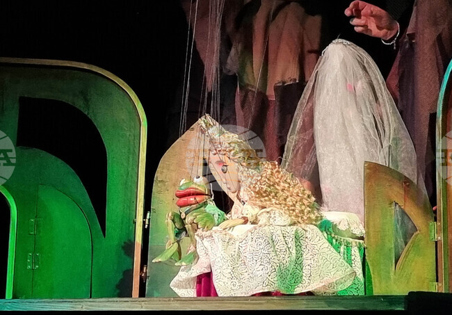 Бургас - „Жабокът цар" - куклен спектакъл