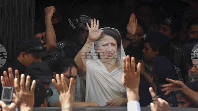 Бившата министър-председателка на Бангладеш Халеда Зия е в изключително критично състояние