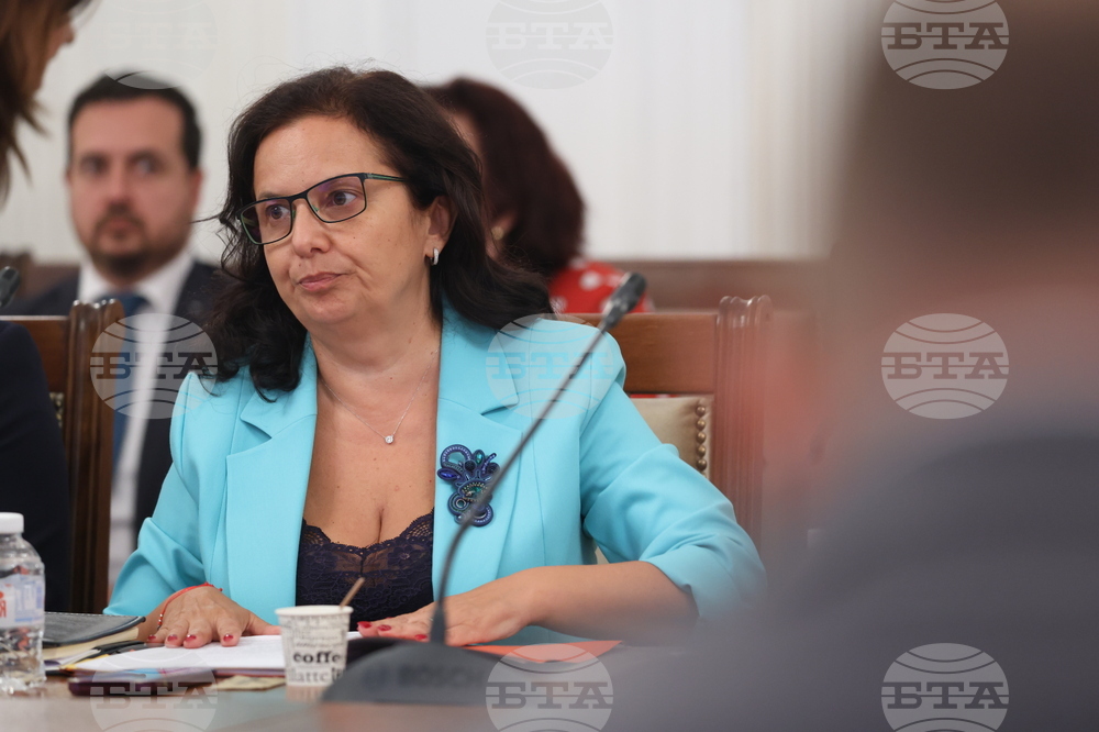 Парламент - Комисия по конституционни права и правни въпроси - Мария Павлова