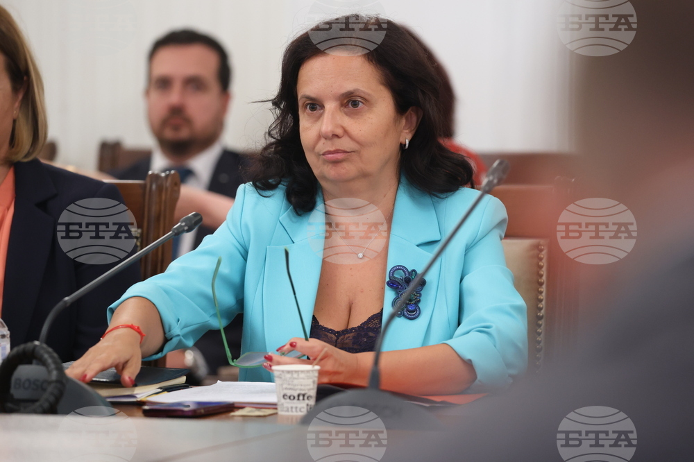Парламент - Комисия по конституционни права и правни въпроси - Мария Павлова