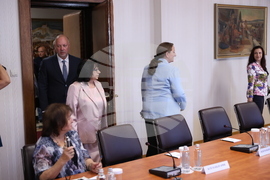 Президентство - консултации - парламентарни групи