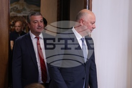 Президентство - консултации - парламентарни групи