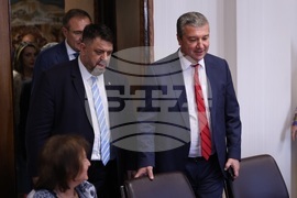 Президентство - консултации - парламентарни групи