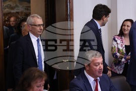 Президентство - консултации - парламентарни групи