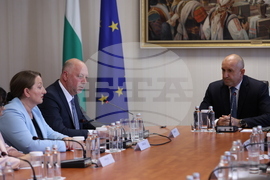 Президентство - консултации - парламентарни групи