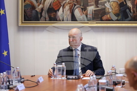 Президентство - консултации - парламентарни групи