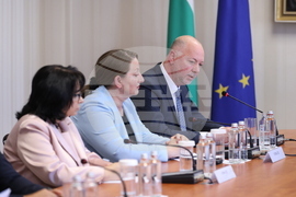 Президентство - консултации - парламентарни групи