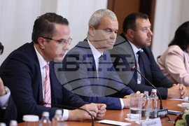 Президентство - консултации - парламентарни групи