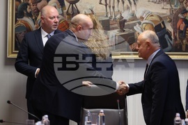 Президентство - консултации - парламентарни групи