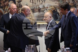 Президентство - консултации - парламентарни групи