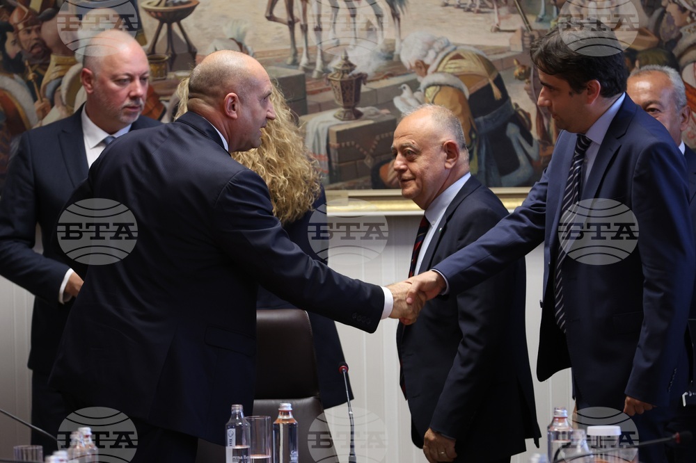 Президентство - консултации - парламентарни групи