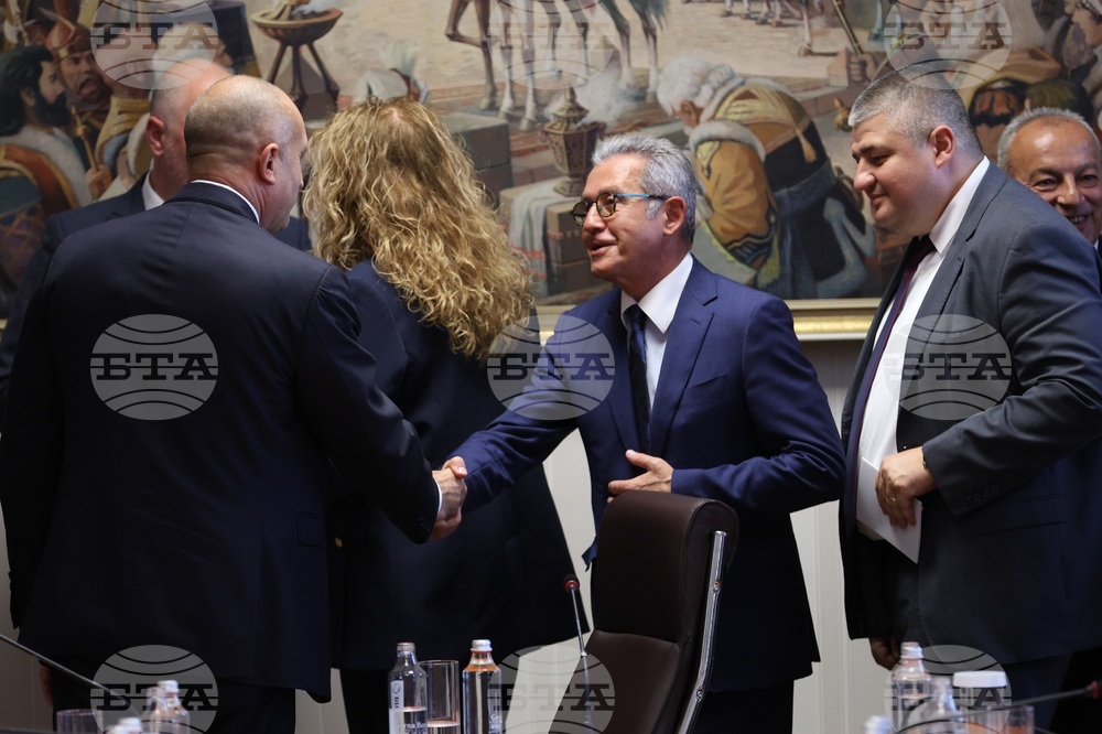 Президентство - консултации - парламентарни групи