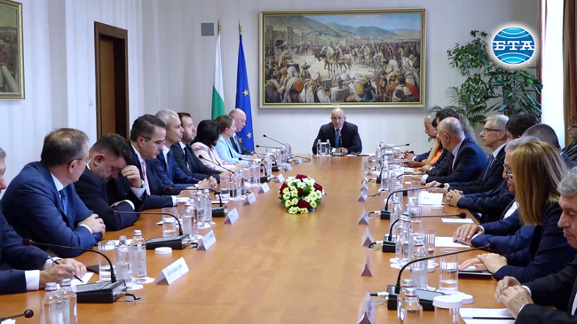 На практика предизборната кампания започна, каза президентът Румен Радев по време на консултациите с парламентарно представените формации