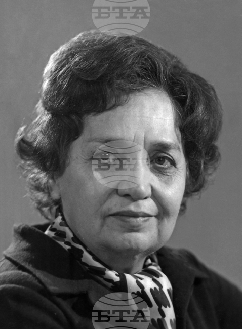 Проф. Люба Енчева - пианистка и музикален педагог