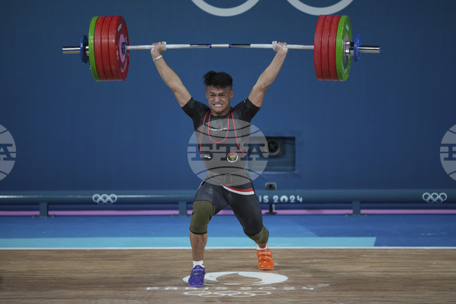 Олимпийският шампион Ризки Джунианся постави нов световен рекорд в изтласкването