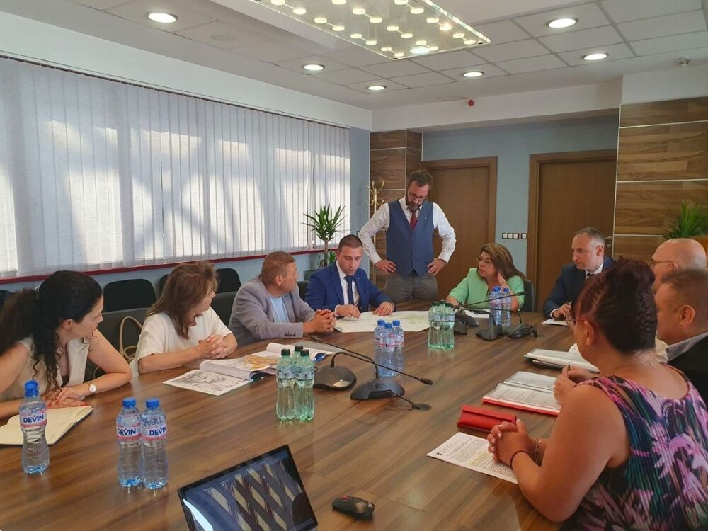 Община Плевен: Изграждането на обходен път на Плевен обсъдиха на среща с Министъра на регионалното развитие кметът и областният управител 
