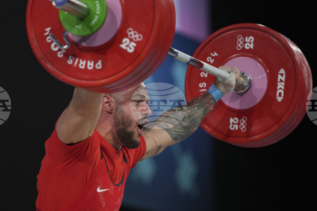 Bulgarian Weightlifter Karlos Nasar Becomes World Champion for Third Time
