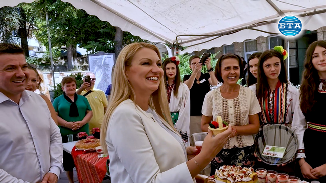 Заместник-министърът на земеделието и храните Лозана Василева откри Фестивала на малината в Лозница