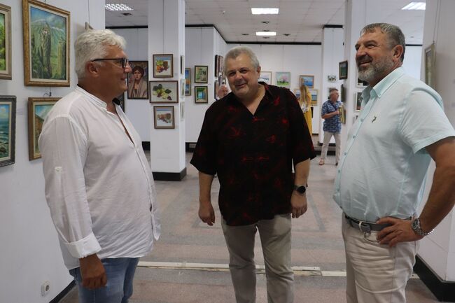 Областна администрация Русе: Изложба събира различните лица на лятото в галерията на „Борисова“ 6