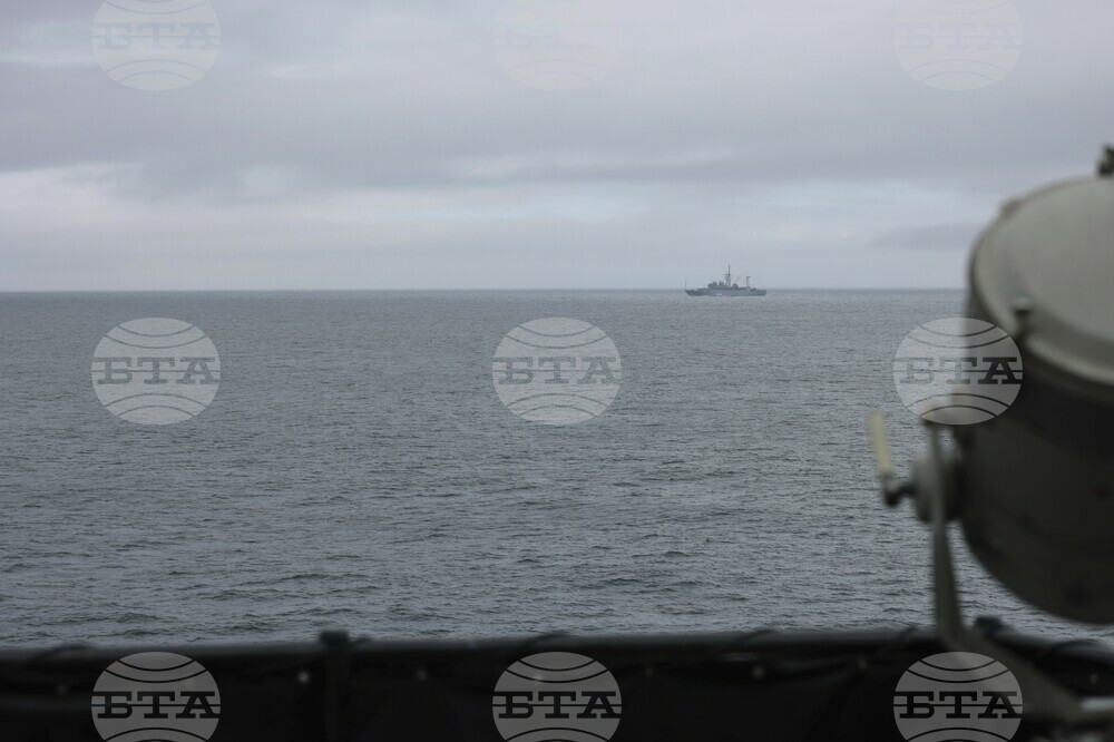 Руски военноморски кораб отработи артилерийски стрелби по време на учения в Японско море