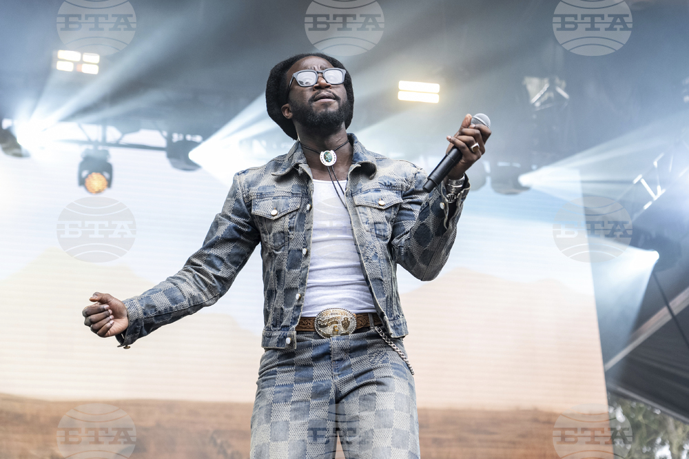 Шабузи се завърна начело на класацията на "Билборд" за сингли