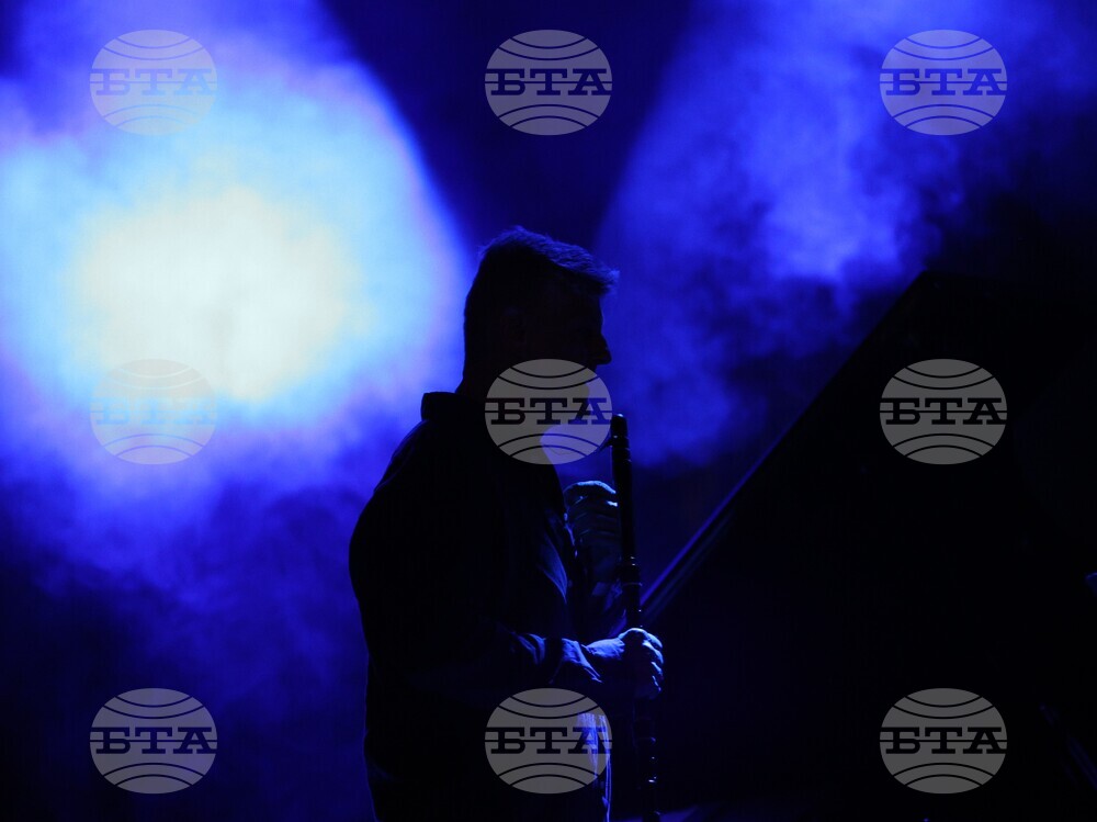 Теодосий Спасов и китаристът Християн Цвятков представят „Антарктически приказки"