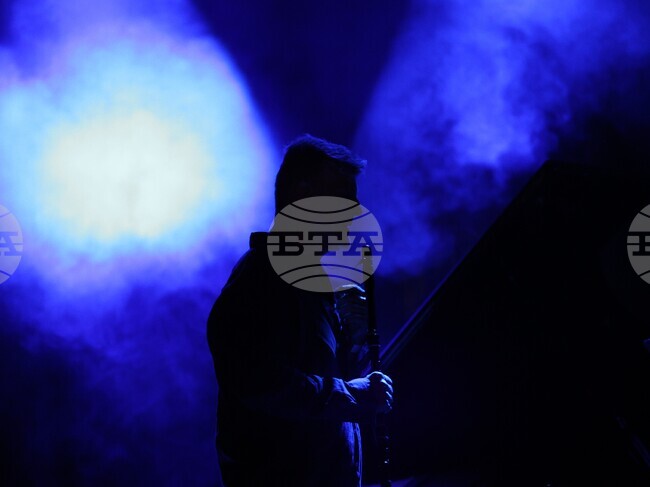 Теодосий Спасов и китаристът Християн Цвятков представят „Антарктически приказки"