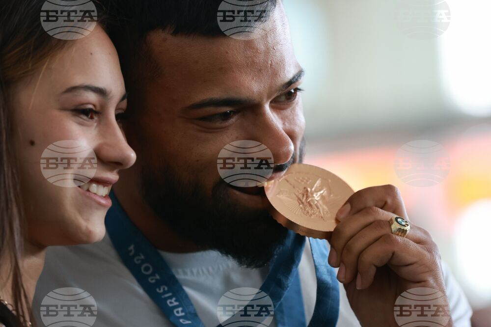 Летище София - олимпийци - посрещане -  Божидар Андреев