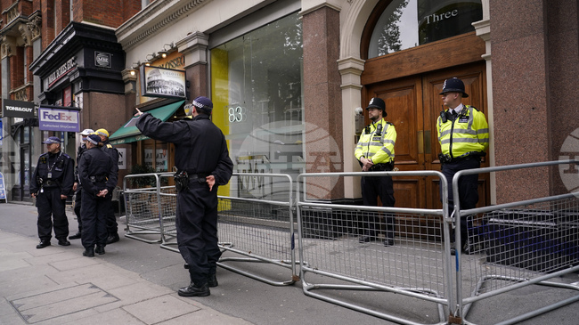 Великобритания забранява протестите пред домовете на публични личности с нов закон