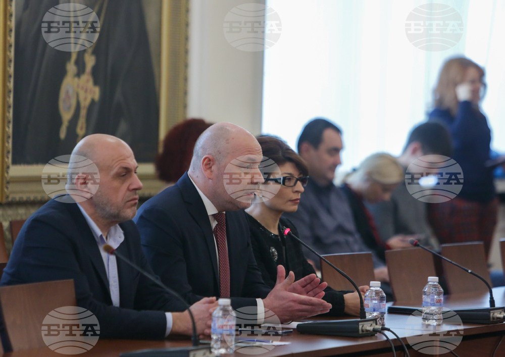 Да се опитаме да намалим радикализацията, призова кандидат-премиерът на ГЕРБ-СДС Николай Габровски на среща с „Демократична България“