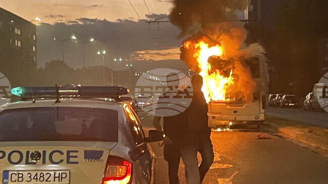 Автобус се е запалил на главния път между Стара Загора и Казанлък, няма данни за пострадали