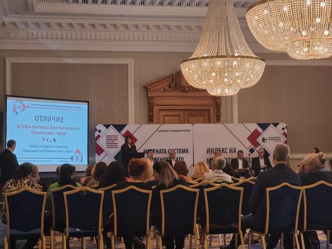 Общински съветници бяха отличени за най-добри практики в провеждането на политики за ефективност, прозрачност и отчетност на местно ниво