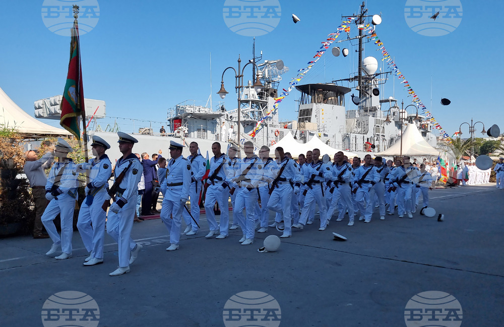 Варна - Висше военноморско училище „Н. Й. Вапцаров” - курсанти - офицерско звание