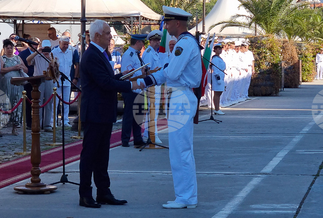Варна - Висше военноморско училище „Н. Й. Вапцаров” - курсанти - офицерско звание 