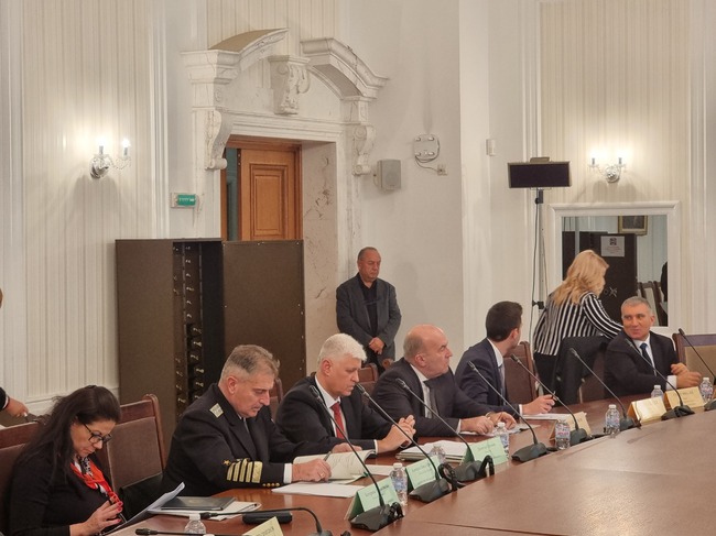 Военната и военно-техническата подкрепа на Украйна обсъждат парламентарните комисии по отбрана и външна политика