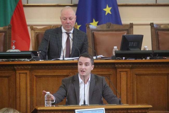 Явор Божанков: Служебният кабинет на Радев надмина най-мракобесните години на ГЕРБ и Борисов