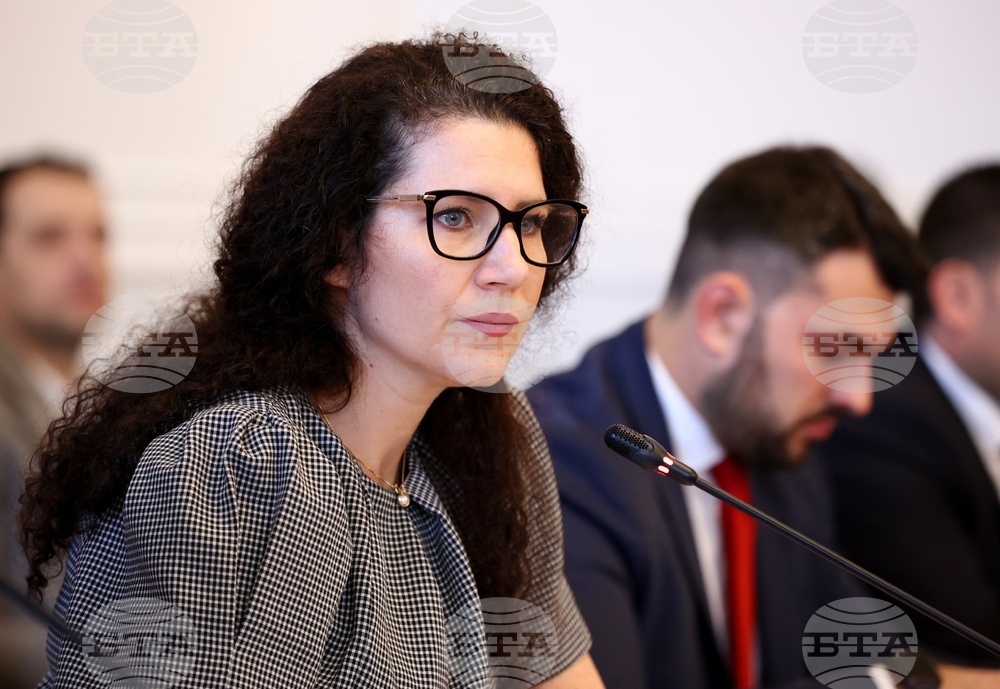 Парламент - Комисия по електронно управление и информационни технологии - Калина Константинова