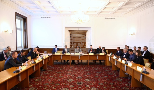 Парламент - Комисия по електронно управление и информационни технологии