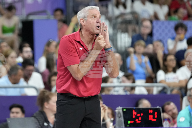 Най-великият волейболист в света за ХХ век Карч Кирали към звездите на бъдещето в София: "Може и сред вас да има олимпийски шампиони"