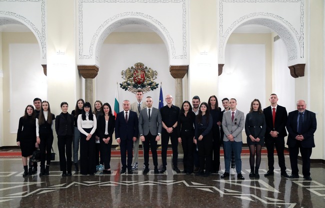 Гълъб Донев към студенти: Доброто управление на държавата се постига тогава, когато политическите решения са не само целесъобразни, но и законосъобразни