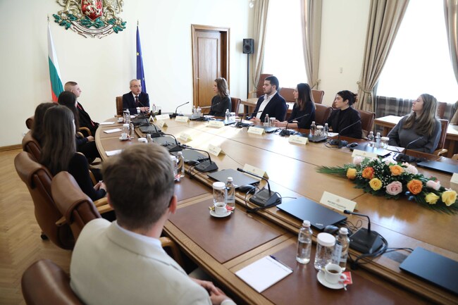 Министерски съвет - Гълъб Донев - студенти