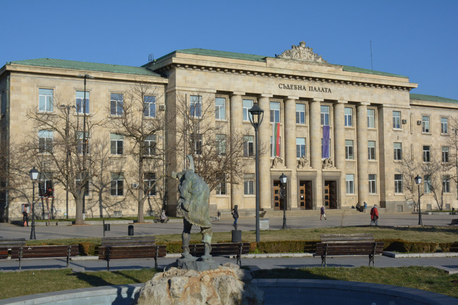 Русенският окръжен съд остави в ареста обвиняем за наркоразпространение