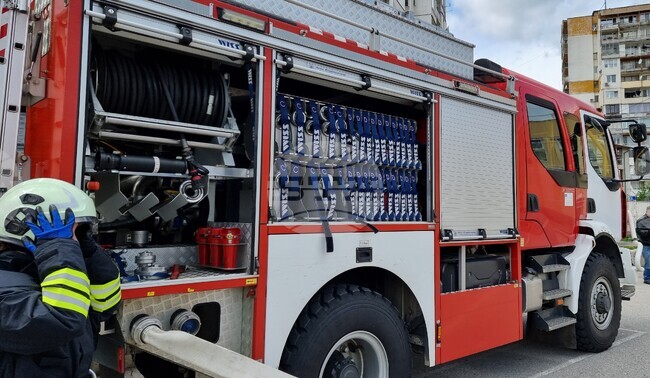 Пожар унищожи автомобил, паркиран на улица в Козлодуй