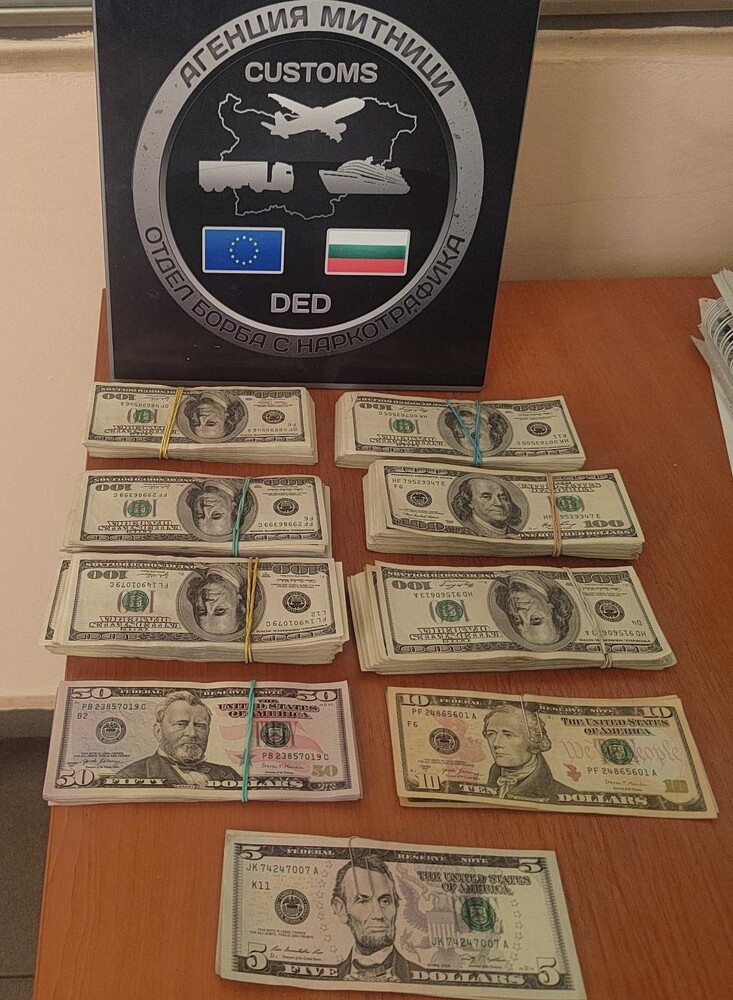 Агенция „Митници“: Недекларирана валута за над 156 000 лева задържаха митническите служители на МП Капитан Андреево