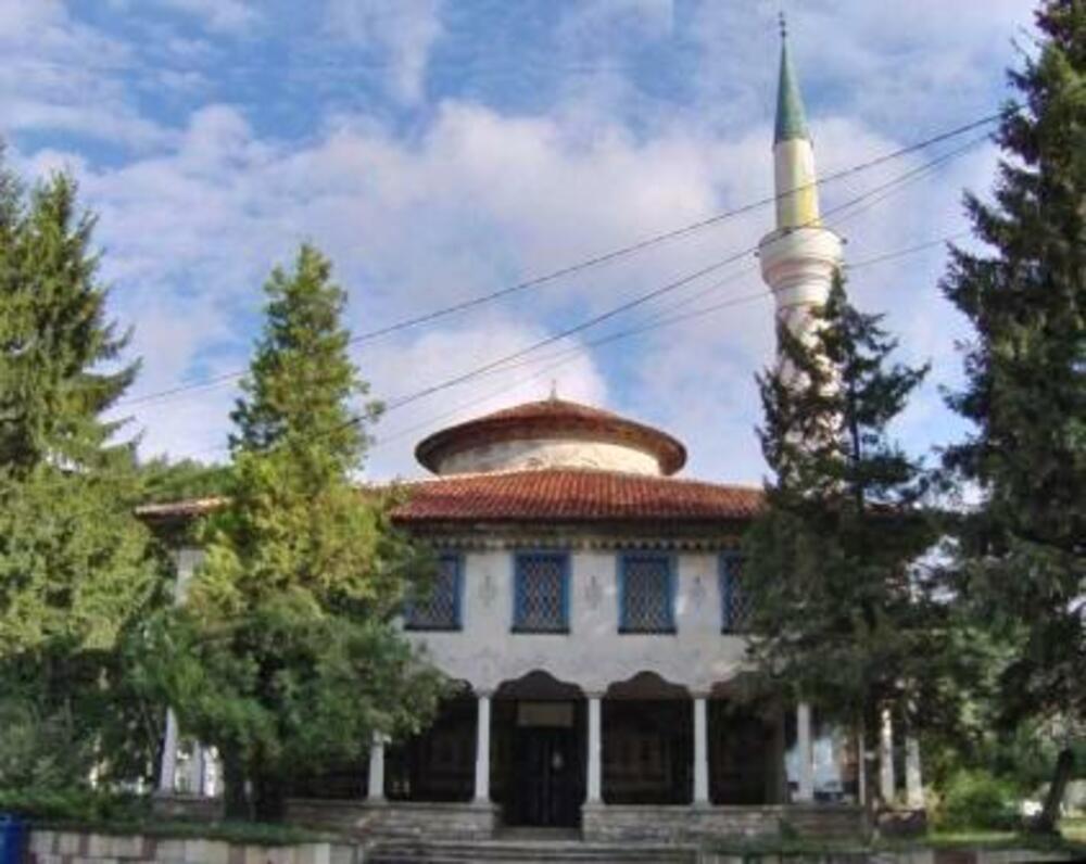 Националният дарителски фонд „13 века България“ организира в Самоков първо издание на пленер „Нишките на времето“