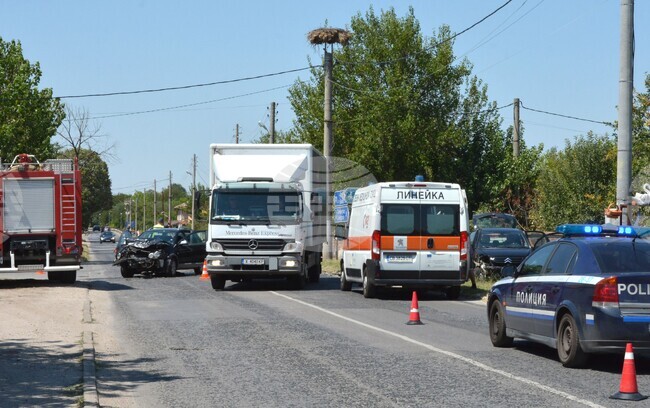 Подбалканският път в района на Калофер временно е затворен заради катастрофа с пострадал възрастен мъж 