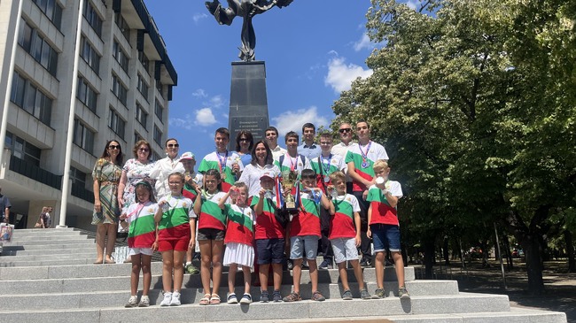 Зам.-кметът на Община Стара Загора Надежда Чакърова награди старозагорски ученици с призови места от математически състезания