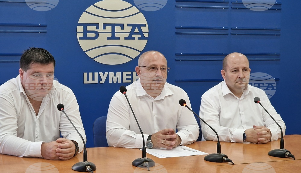 Актуални теми от обществения живот коментираха на пресконференция в Шумен представители на ПП "Възраждане"