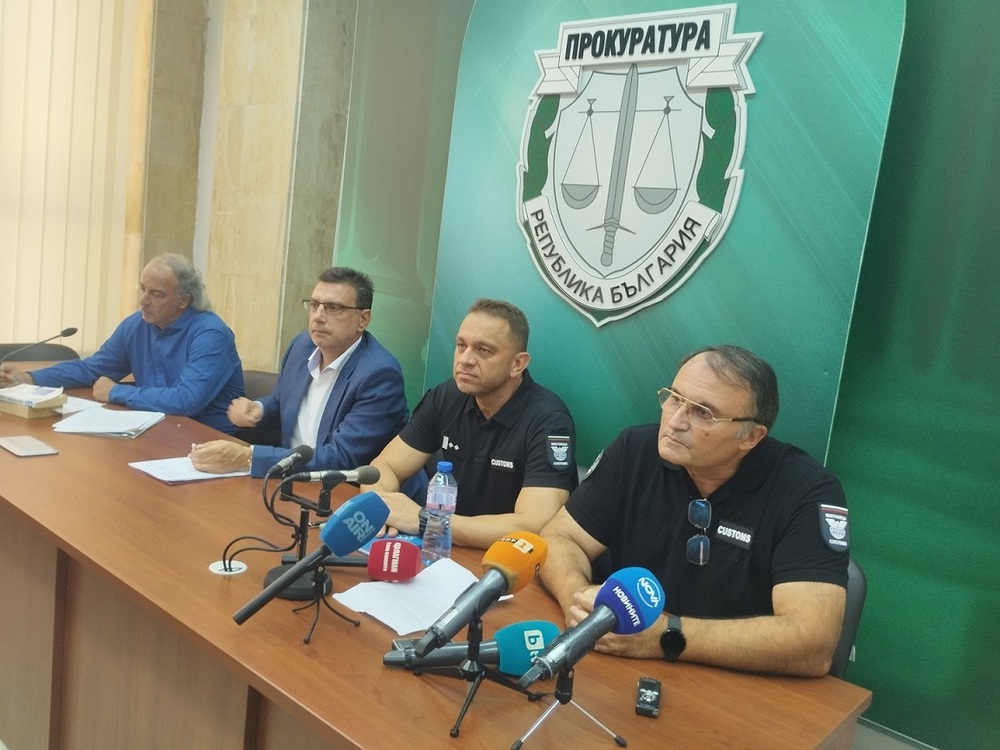 Рекордно количество 436 кг хероин задържаха митнически служители в Бургас